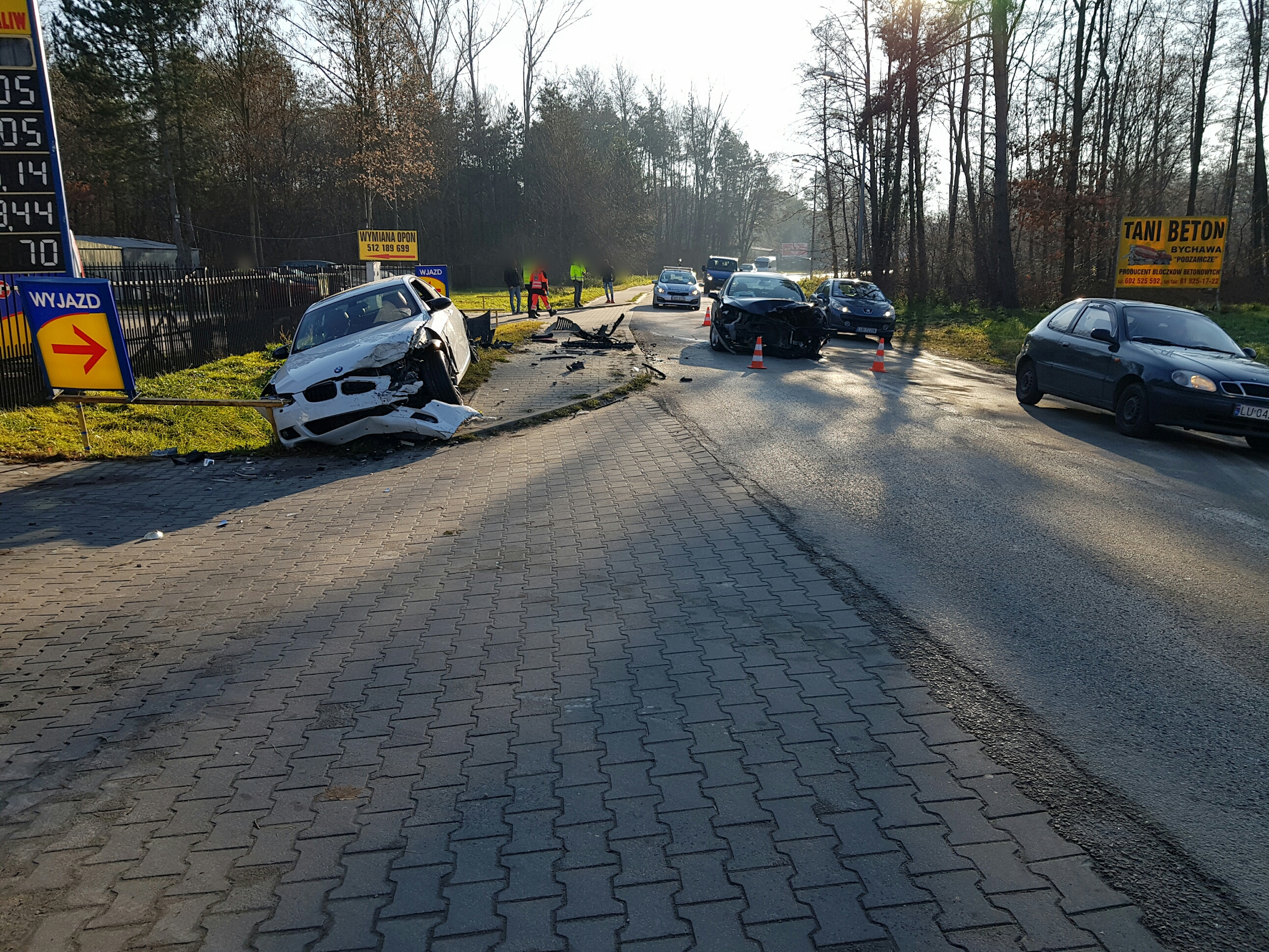 Zderzenie BMW z peugeotem na trasie Lublin – Bychawa. Wprowadzono ruch wahadłowy (zdjęcia)