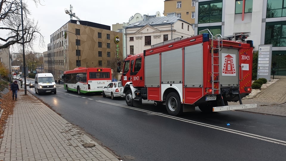 Nie wyhamował za autobusem, doszło do zderzenia. Duże utrudnienia w ruchu (zdjęcia)