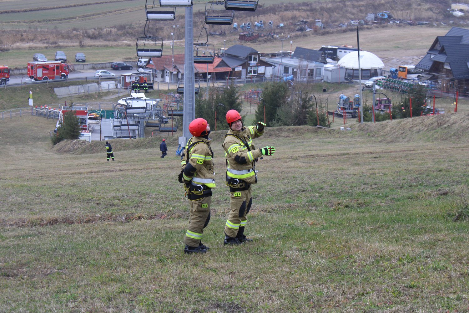 Strażacy ćwiczyli ewakuację z kolei linowej (zdjęcia)