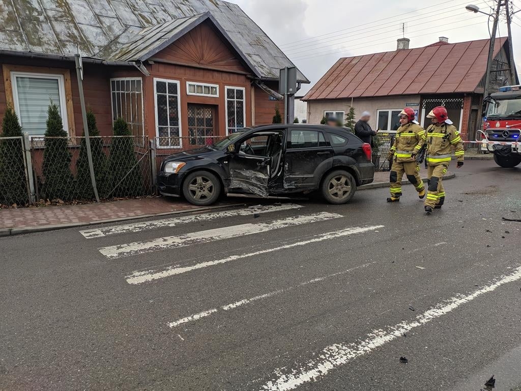 Zderzenie dwóch pojazdów i potrącenie pieszego. Policjanci poszukują świadków wypadku (zdjęcia)