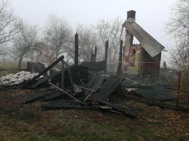 Tragiczny pożar domu. W zgliszczach strażacy znaleźli zwęglone zwłoki (zdjęcia)