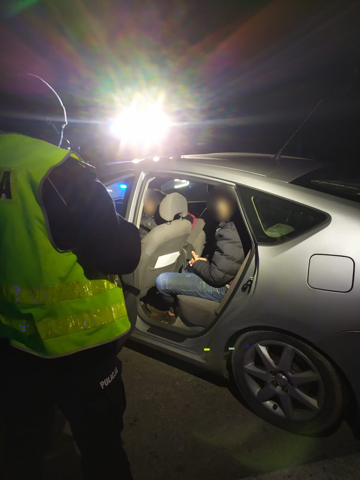 Kolejna próba siłowego sforsowania granicy. Bunt cudzoziemców w ośrodku, interweniowało ponad 500 policjantów (wideo)