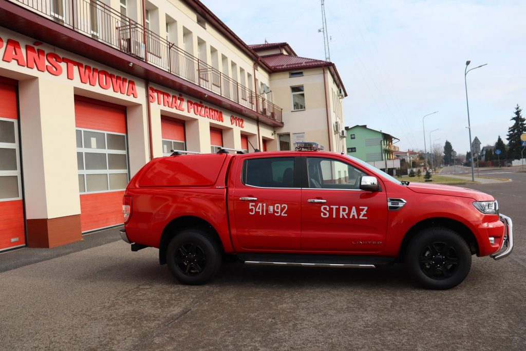 Zamojscy i tomaszowscy strażacy mają nowe pojazdy (zdjęcia)