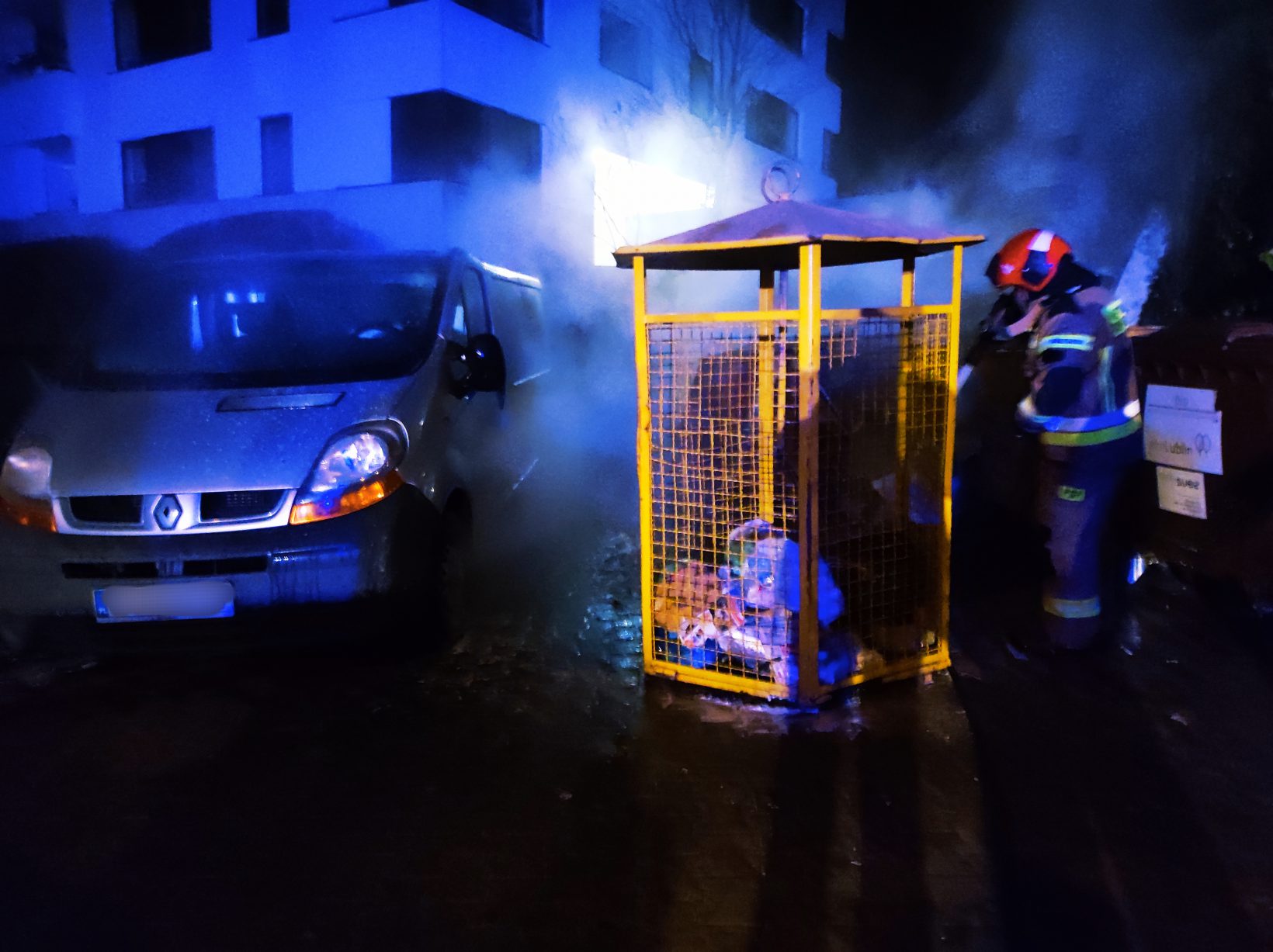 Podpalacz narobił strat na blisko 100 tys. złotych. Policjanci zatrzymali 19-latka (zdjęcia, wideo)