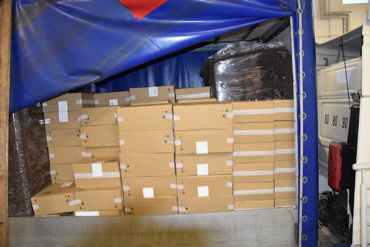 W ciężarówce znajdowały się nielegalne papierosy o wartości 1,5 mln złotych (zdjęcia)