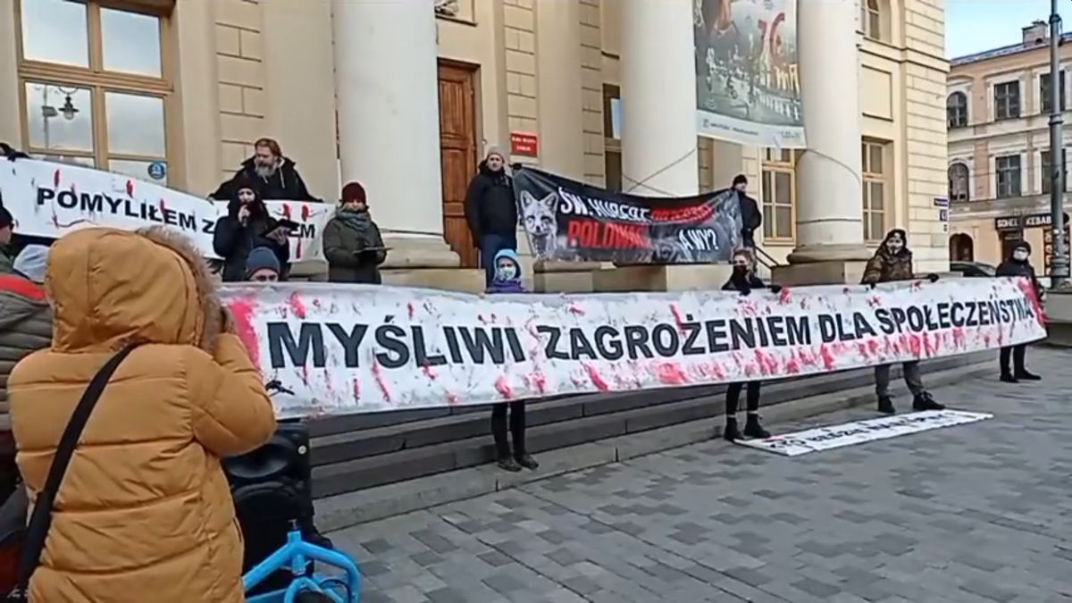 W Lublinie pikietowali członkowie Ruchu Antyłowieckiego: „Myśliwi zagrożeniem dla społeczeństwa” (zdjęcia)