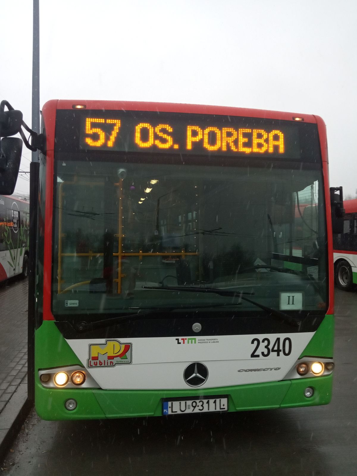 Jest jedyny i niepowtarzalny. Na ulice Lublina wyjechał świąteczny trolejbus (zdjęcia)