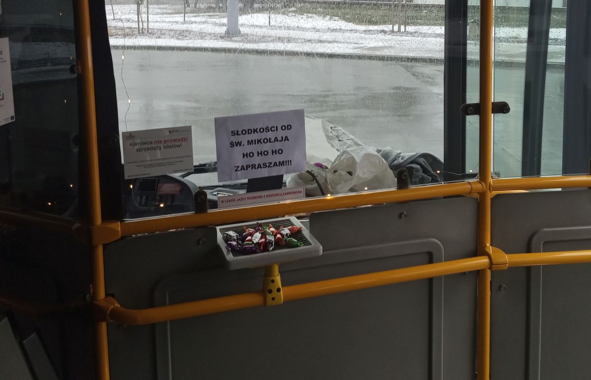 Jest jedyny i niepowtarzalny. Na ulice Lublina wyjechał świąteczny trolejbus (zdjęcia)