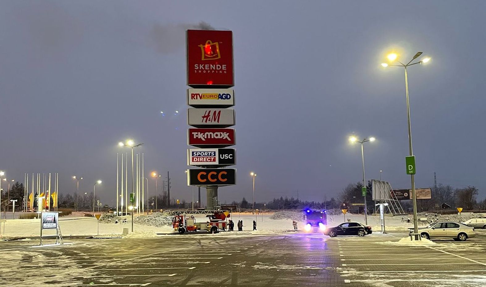 Nietypowy pożar w Lublinie. Zapaliła się reklama centrum handlowego (zdjęcia, wideo)