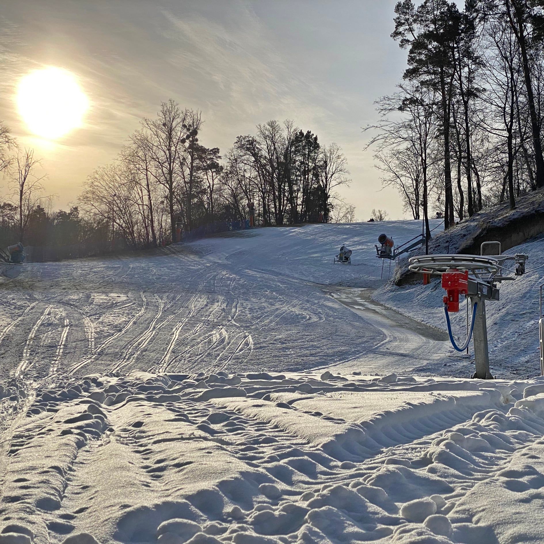 Można już szykować narty. Stoki narciarskie z naszego regionu szykują się do sezonu (zdjęcia)