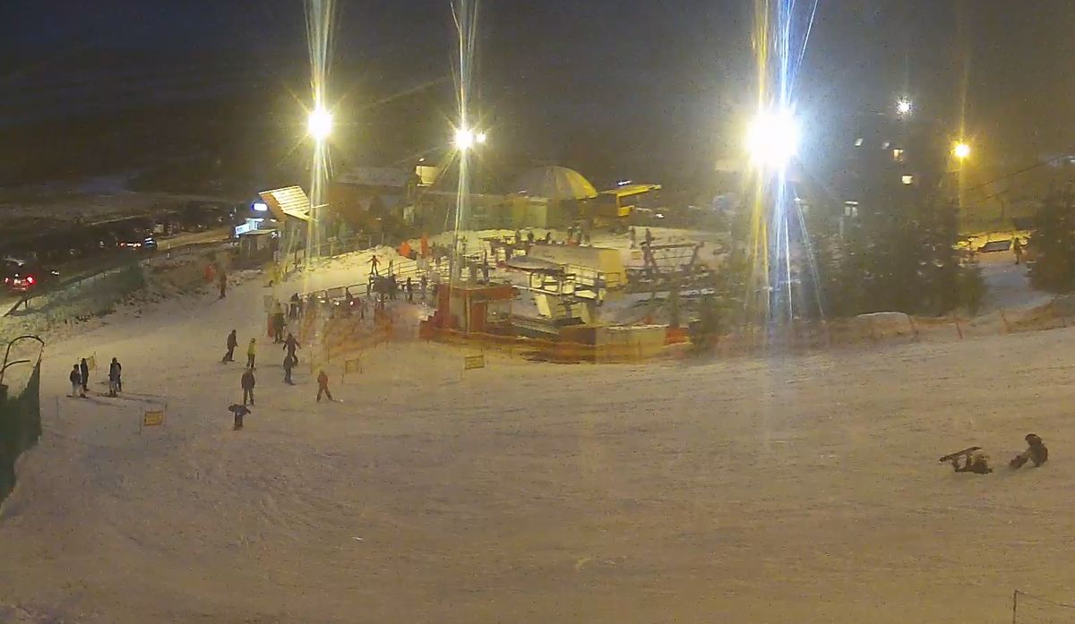 Pierwsze stoki już otwarte, narciarzy nie brakuje. Wielu z nich czekało na to wiele miesięcy (zdjęcia)