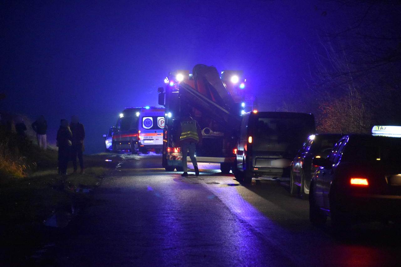 Tragedia na lokalnej drodze. Dwie młode kobiety wracające z ogniska zginęły potrącone przez volkswagena (zdjęcia)