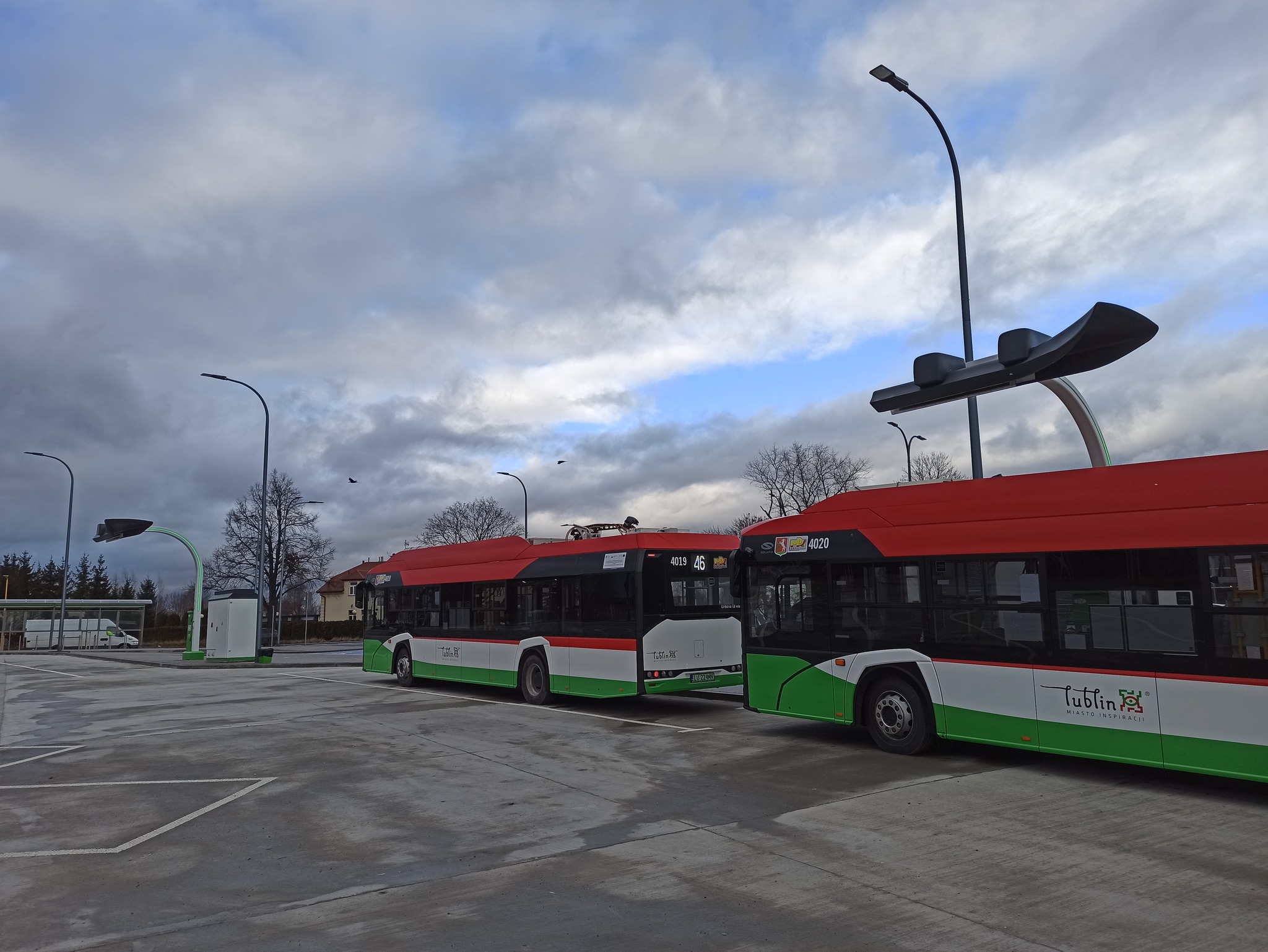 Ostatni z węzłów przesiadkowych oddany do użytku, ruszyła też nowa linia autobusowa (zdjęcia)