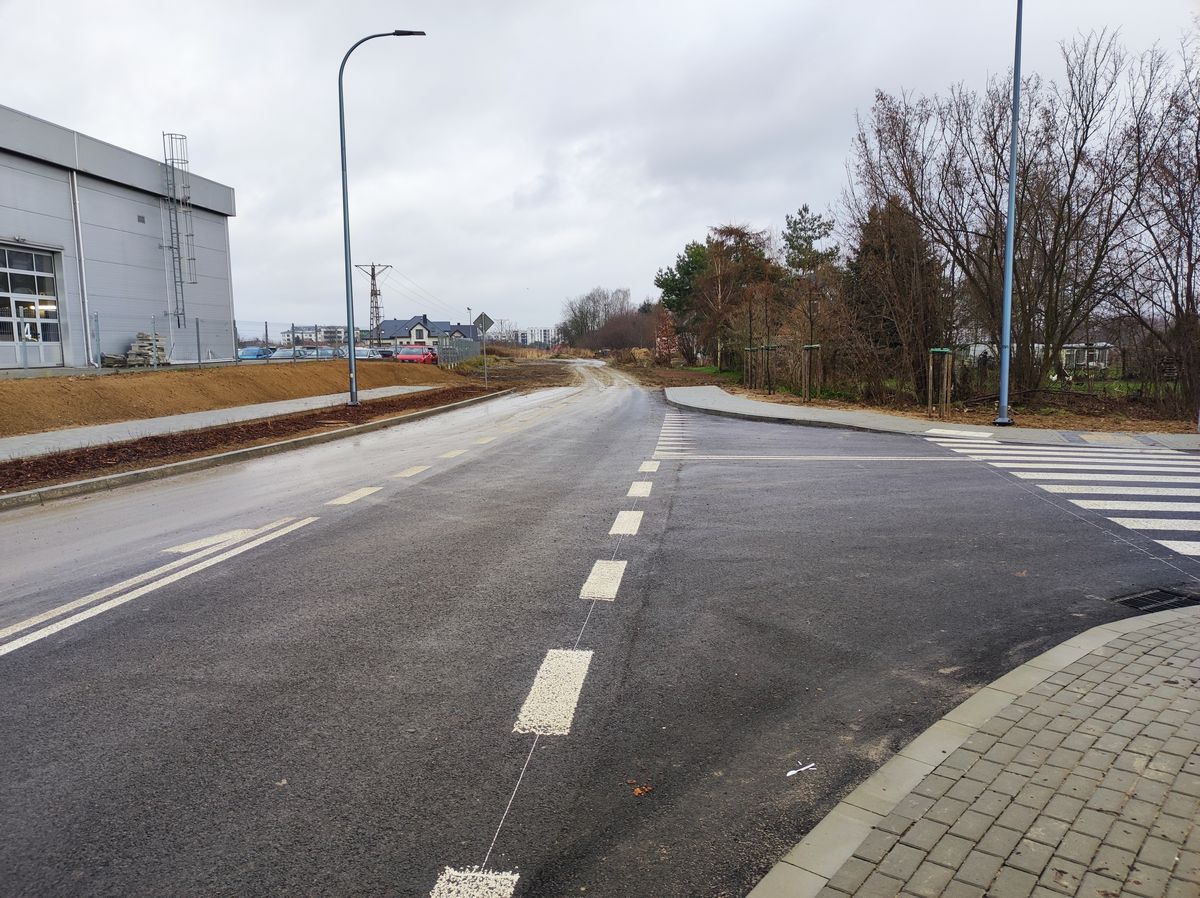 Ostatni z węzłów przesiadkowych oddany do użytku, ruszyła też nowa linia autobusowa (zdjęcia)