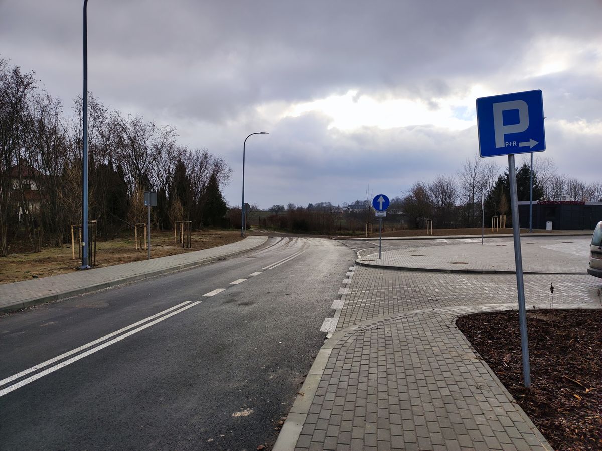 Ostatni z węzłów przesiadkowych oddany do użytku, ruszyła też nowa linia autobusowa (zdjęcia)