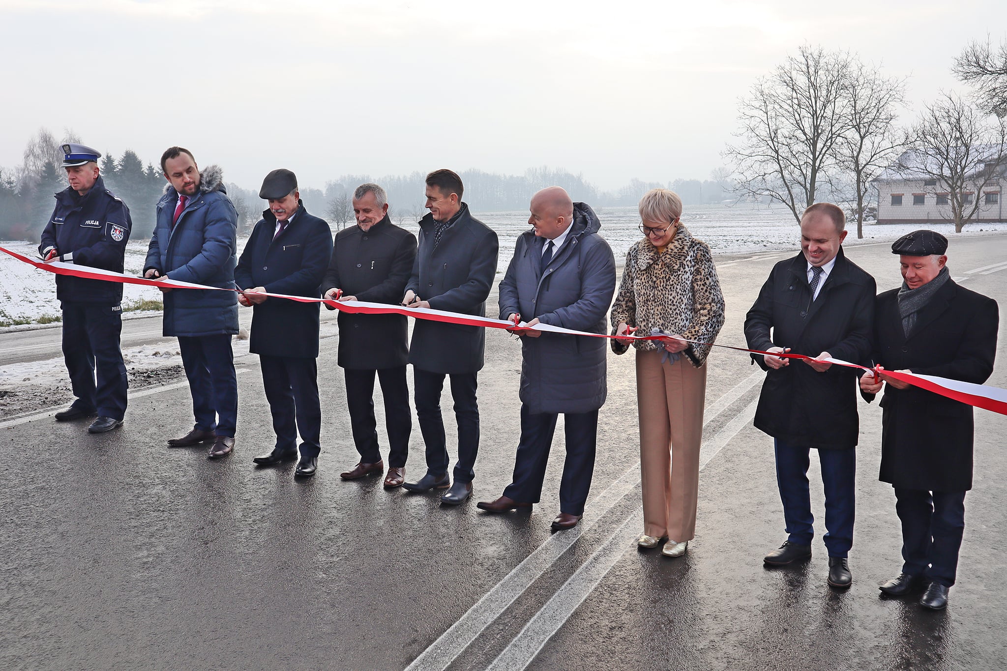 Dziury zniknęły, na drodze wojewódzkiej pojawiła się nowa nawierzchnia. Dziś miało miejsce oficjalne otwarcie (zdjęcia)