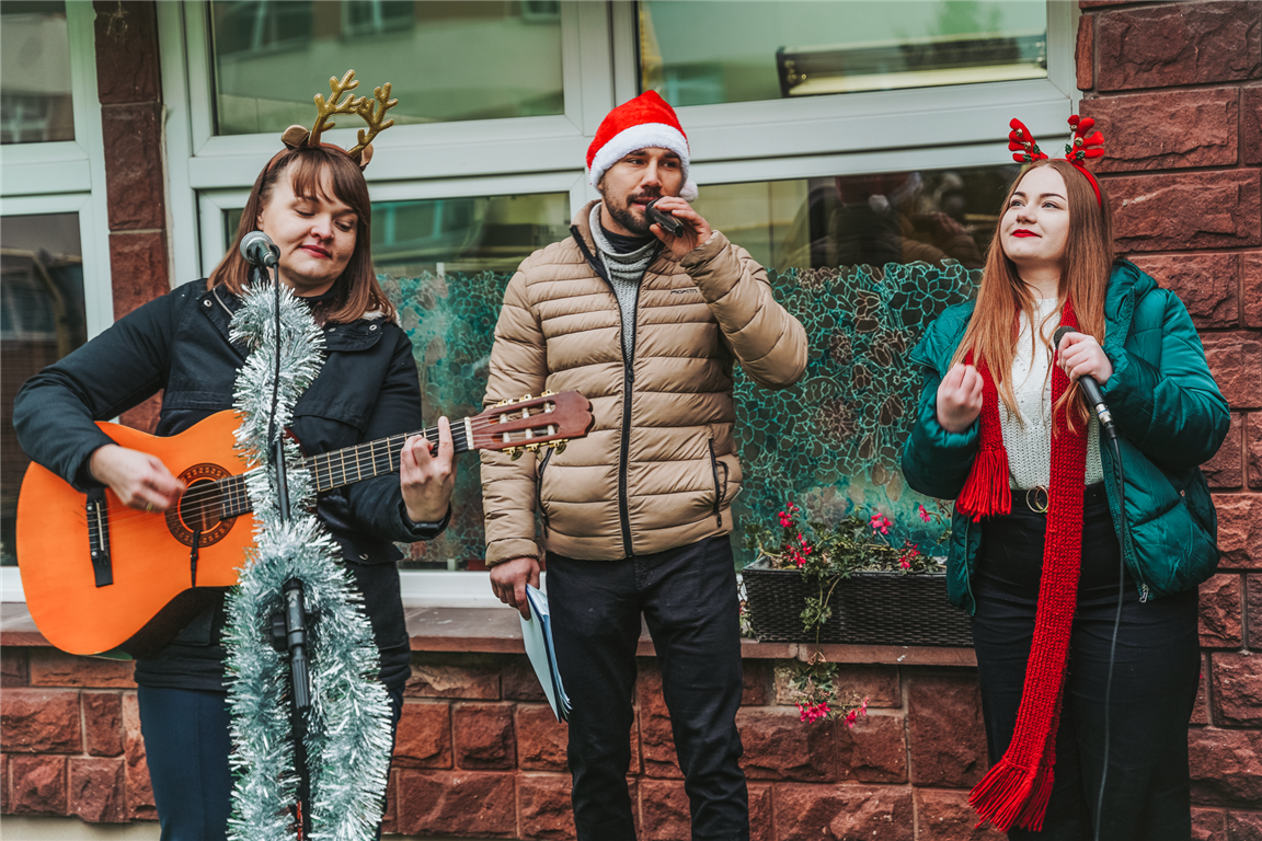 Niecodzienny koncert zespołu IKEA Family Band dla małych pacjentów Uniwersyteckiego Szpitala Dziecięcego (zdjęcia)