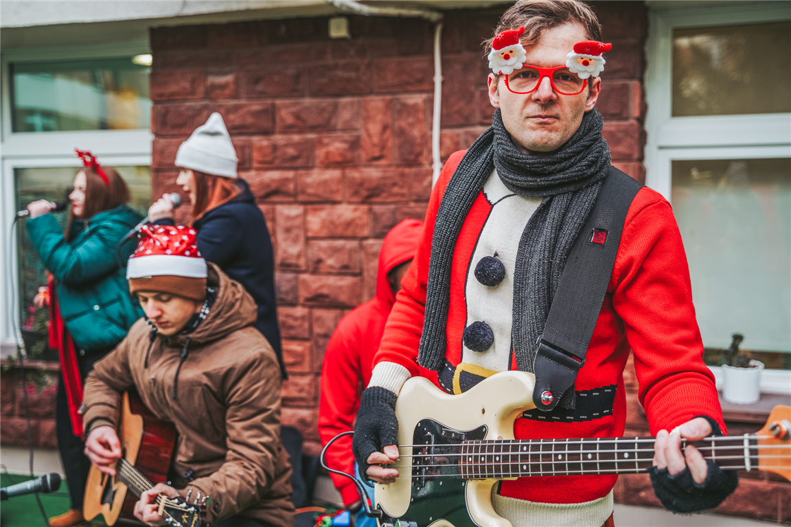 Niecodzienny koncert zespołu IKEA Family Band dla małych pacjentów Uniwersyteckiego Szpitala Dziecięcego (zdjęcia)