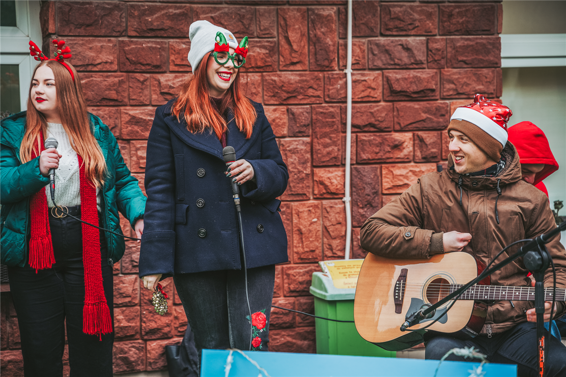 Niecodzienny koncert zespołu IKEA Family Band dla małych pacjentów Uniwersyteckiego Szpitala Dziecięcego (zdjęcia)