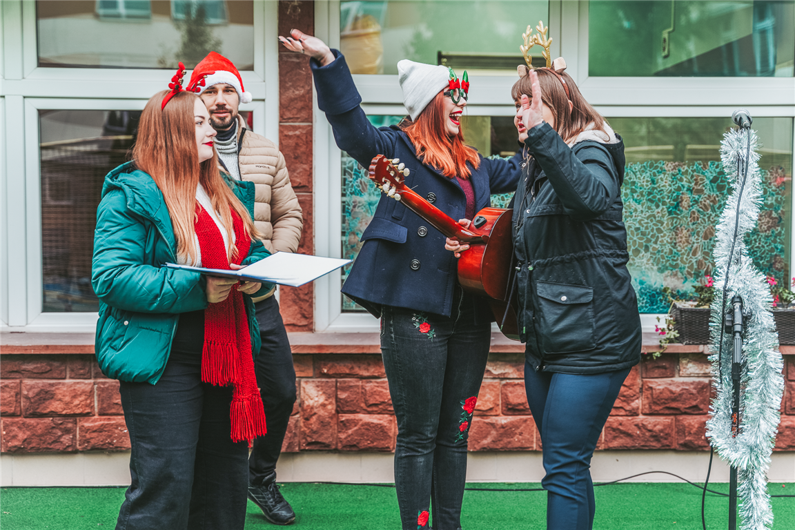 Niecodzienny koncert zespołu IKEA Family Band dla małych pacjentów Uniwersyteckiego Szpitala Dziecięcego (zdjęcia)