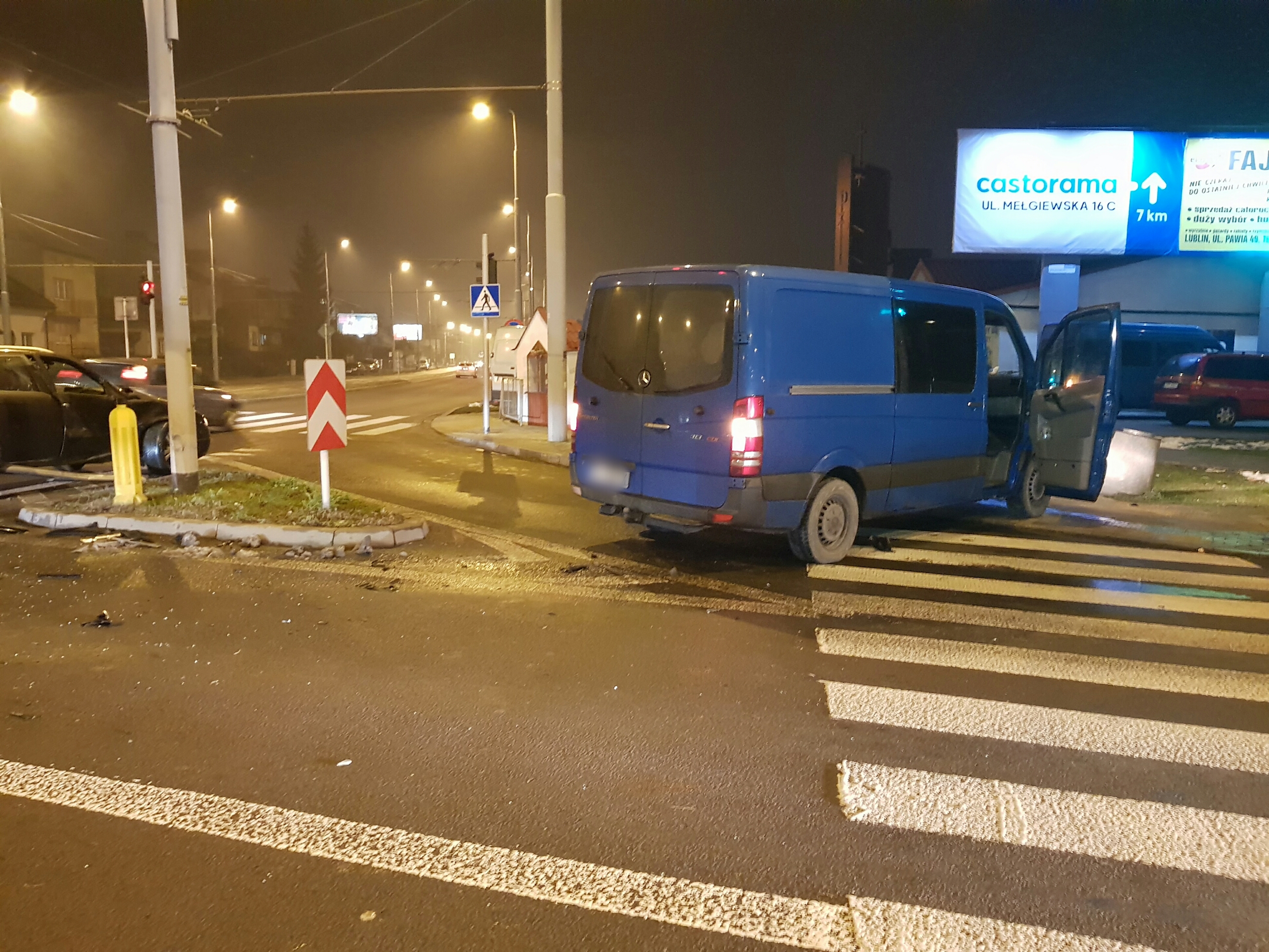 Groźnie wyglądająca kolizja na skrzyżowaniu w Lublinie. Są utrudnienia z przejazdem (zdjęcia)