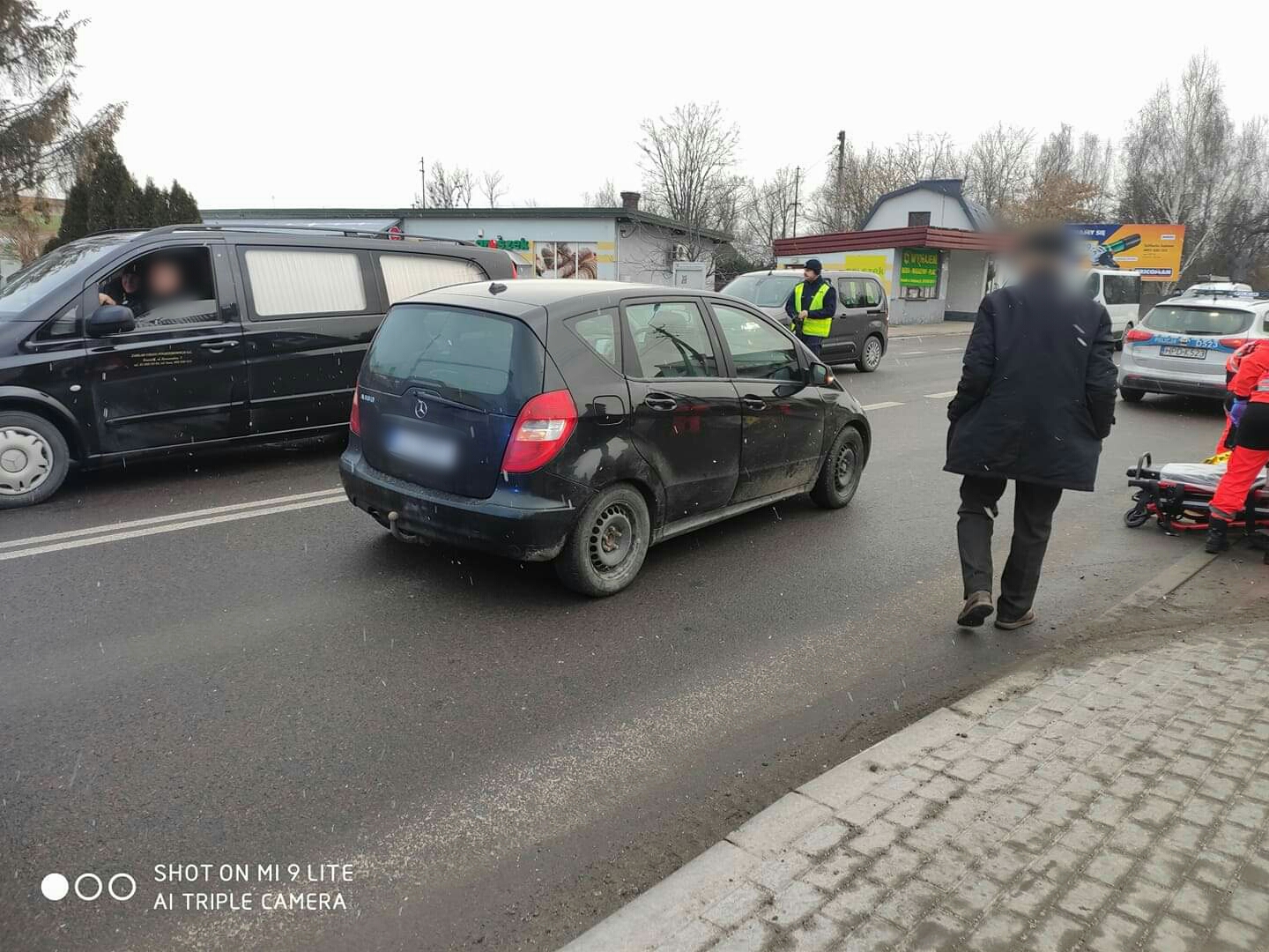 Potrącenie pieszej na trasie Lublin – Kraśnik. Droga jest częściowo zablokowana (zdjęcia)