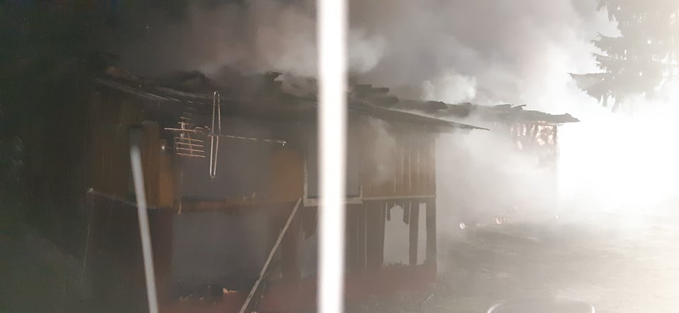 Akcja gaśnicza trwała ponad cztery godziny. Straty po pożarze oszacowano na 100 tys. złotych (zdjęcia)