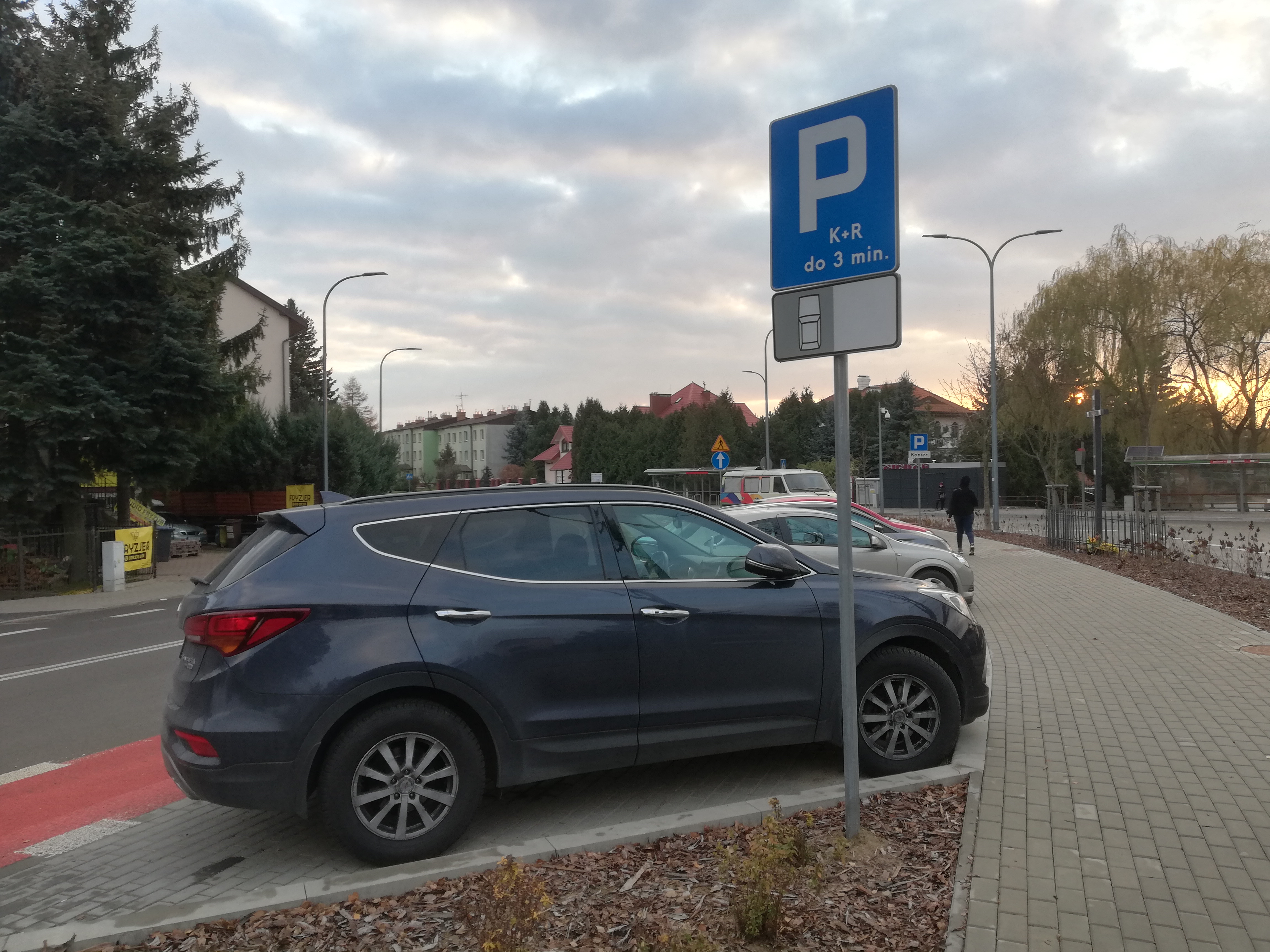 Choć pętla przy ul. Zbożowej funkcjonuje, to ładowarki dla autobusów elektrycznych nie działają (zdjęcia)