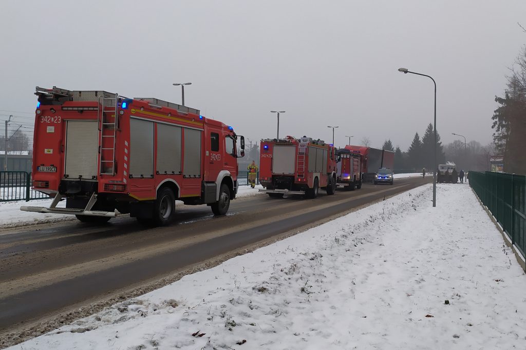 Jedna osoba poszkodowana w zderzeniu trzech pojazdów (zdjęcia)