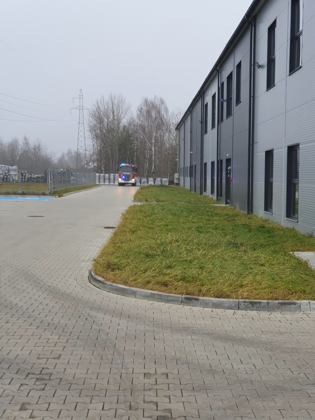 Strażacy otrzymali zgłoszenie o wycieku azotu. Interweniowała Specjalistyczna Grupa Ratownictwa Chemiczno-Ekologicznego z Lublina (zdjęcia)