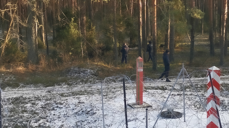 Białorusini zgłosili uszkodzenie godła na słupie granicznym. „Wyobraźnia białoruskich służb nie ma żadnych granic w kwestii wymyślania prowokacji” (wideo)