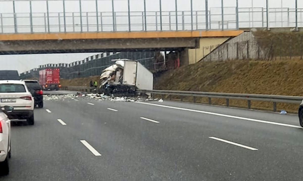 Zderzenie ciężarówek na obwodnicy Lublina. Na miejscu pracują służby ratunkowe (zdjęcia)