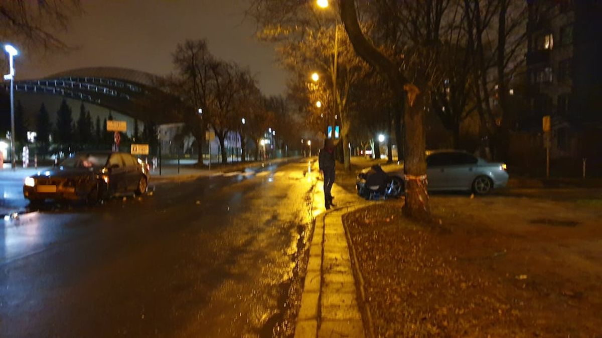 Zderzenie dwóch BMW w Lublinie. Jeden kierowca zajechał drugiemu drogę (zdjęcia)