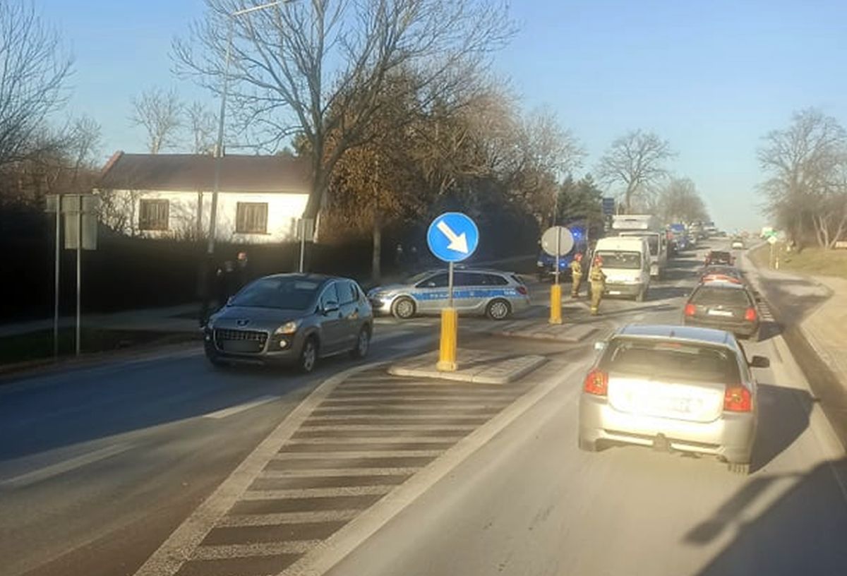 Potrącenie pieszego na trasie Lublin – Lubartów. Są utrudnienia w ruchu (zdjęcia)