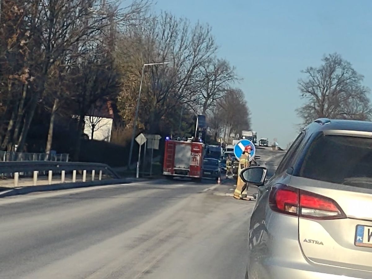 Potrącenie pieszego na trasie Lublin – Lubartów. Są utrudnienia w ruchu (zdjęcia)