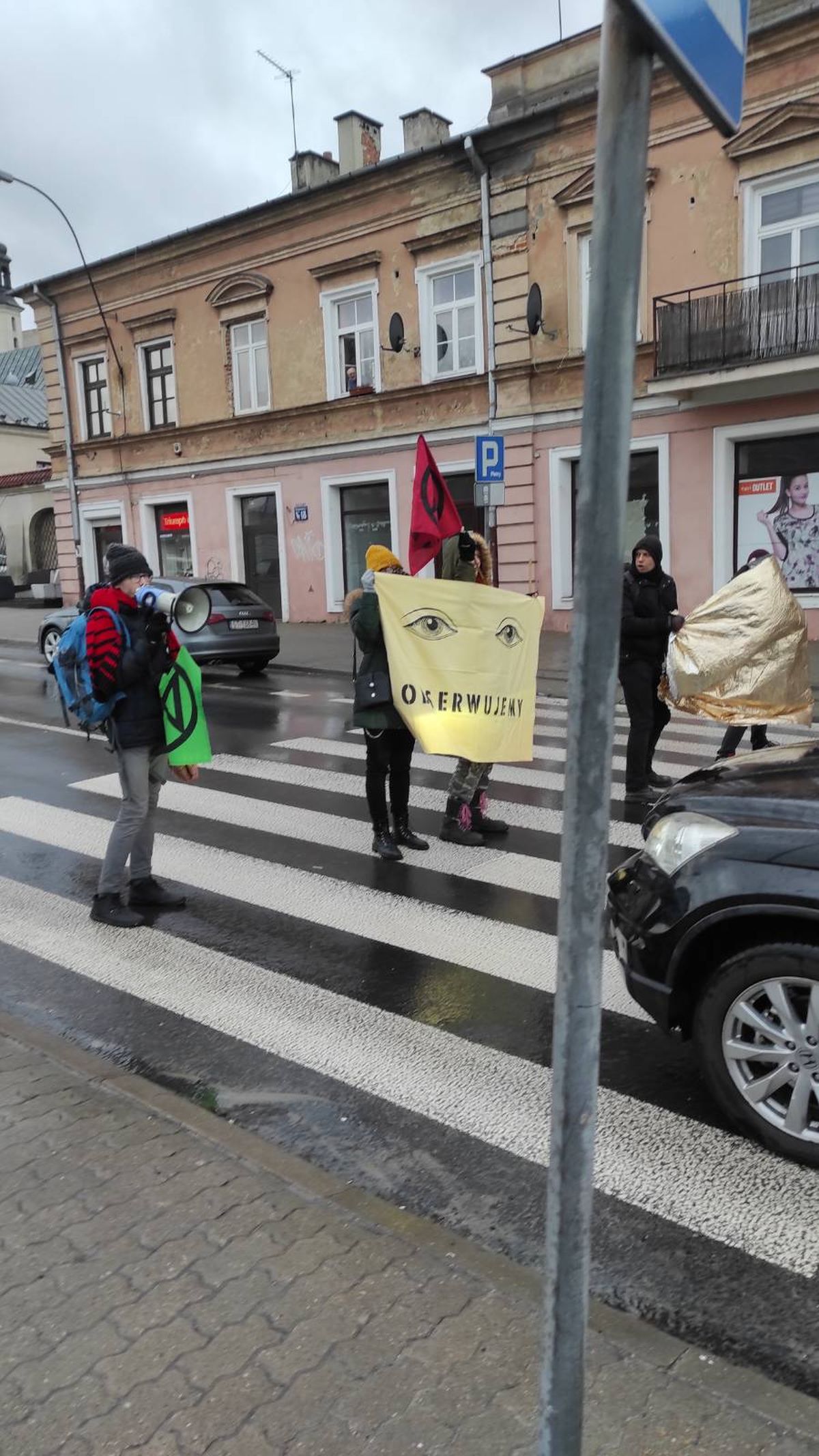 Aktywiści wstrzymali ruch w centrum Lublina. Akcja zakończyła się szarpaniną (zdjęcia)