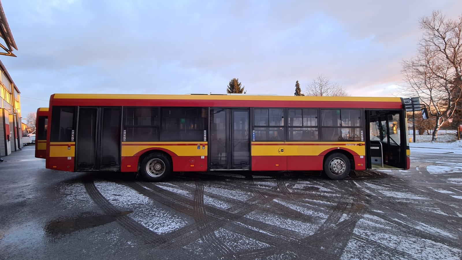Mieszkańcy chcieli większy i niskopodłogowy autobus. Miasto kupiło trzy pojazdy, niebawem wyjadą na ulice (zdjęcia)