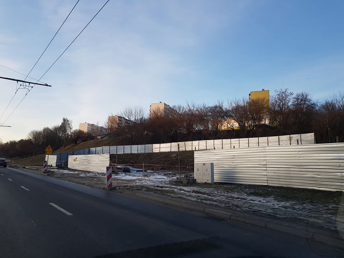 Mieszkańcy mieli obawy, inwestor walczył 8 lat. Ruszyła budowa kolejnej stacji paliw w Lublinie (zdjęcia)
