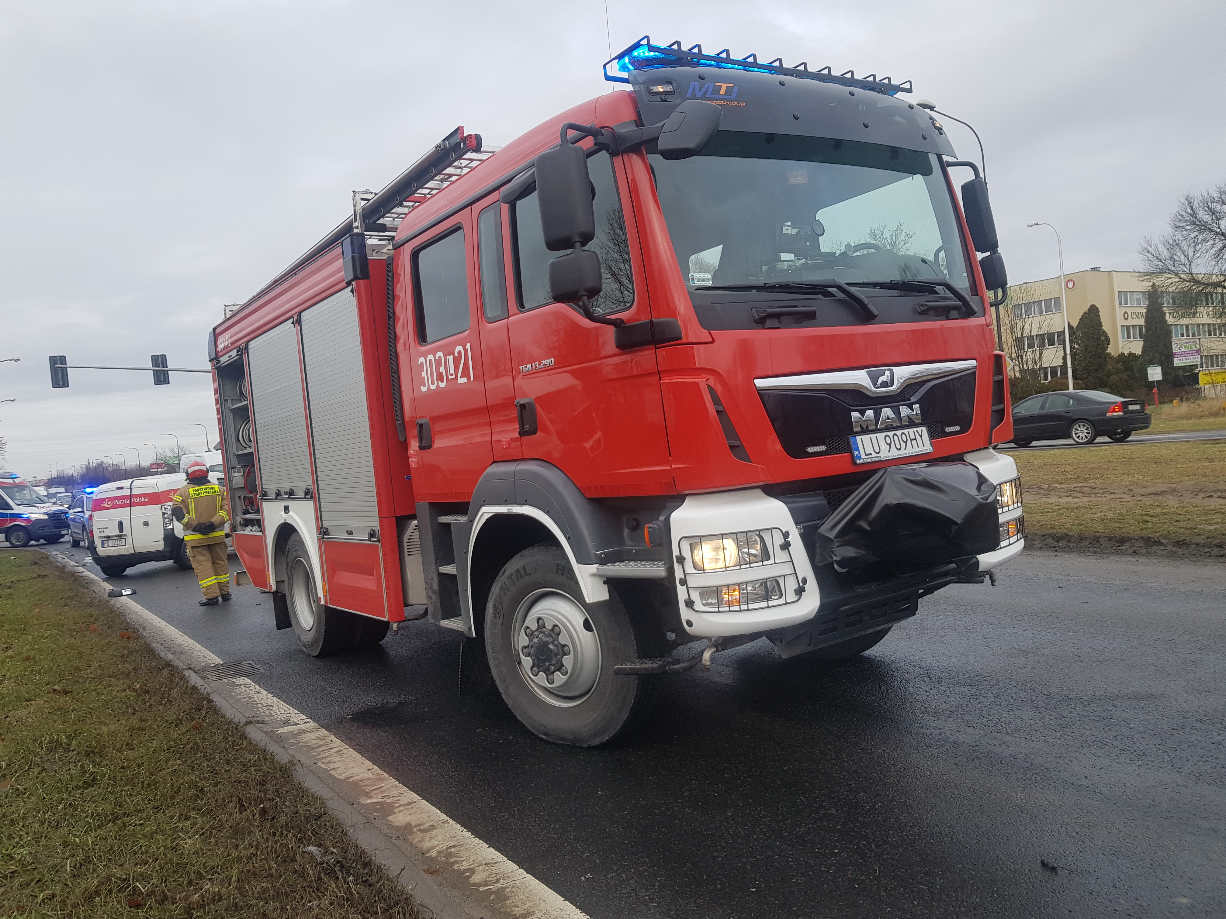 Groźny wypadek na Felinie. Utrudnienia z przejazdem na wyjeździe z Lublina (zdjęcia)