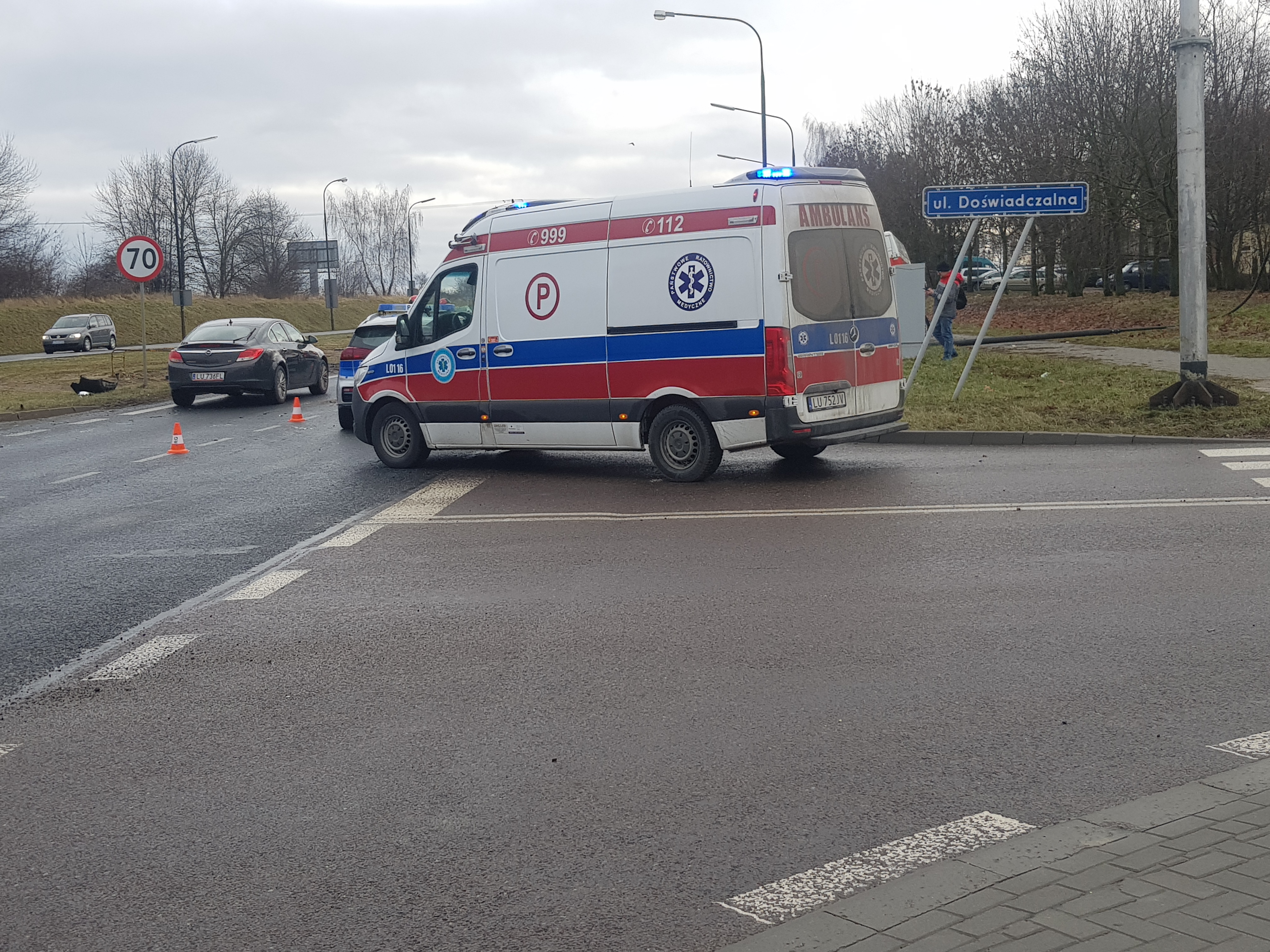 Groźny wypadek na Felinie. Utrudnienia z przejazdem na wyjeździe z Lublina (zdjęcia)