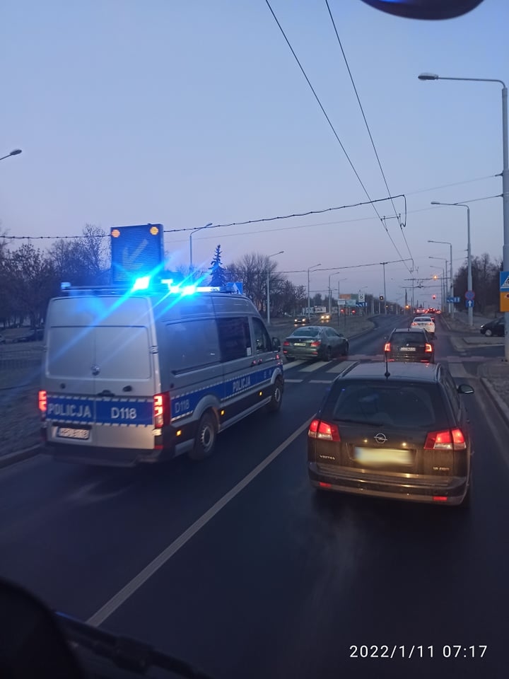 Poranny wypadek na przejściu dla pieszych w Lublinie. Poszkodowany mężczyzna trafił do szpitala (zdjęcia)
