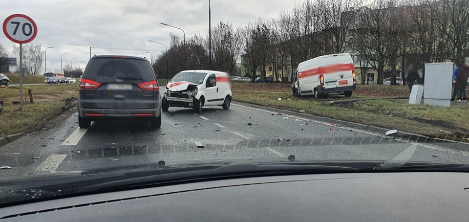 Groźny wypadek na Felinie. Utrudnienia z przejazdem na wyjeździe z Lublina (zdjęcia)