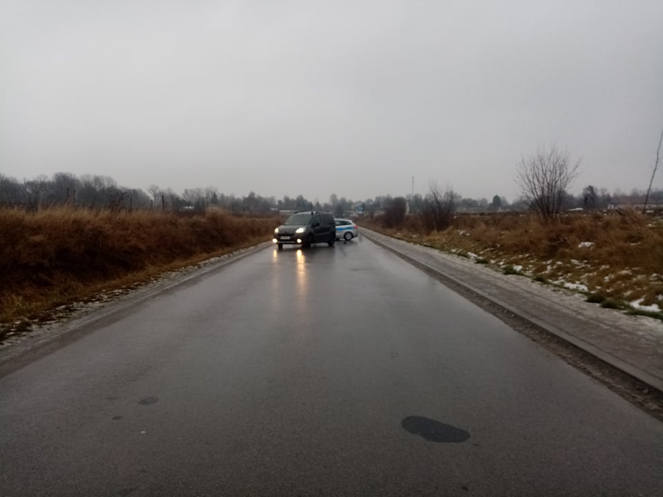 Tragiczny wypadek z udziałem pieszego. Nie żyje mężczyzna potrącony przez kię (zdjęcia)