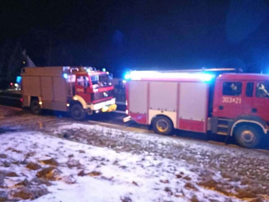 Pojazd dostawczy staranował dwa auta osobowe. Utrudnienia w ruchu na trasie Lublin – Łęczna (zdjęcia)