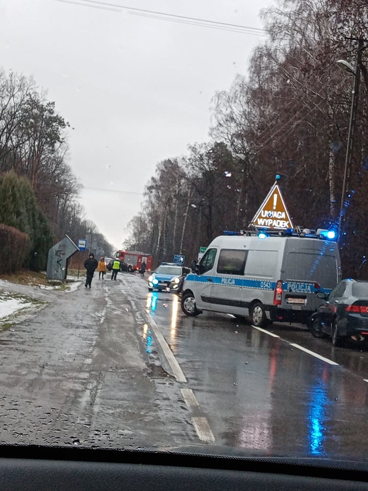 Wypadek na trasie Niemce – Jawidz. Droga jest zablokowana (zdjęcia)