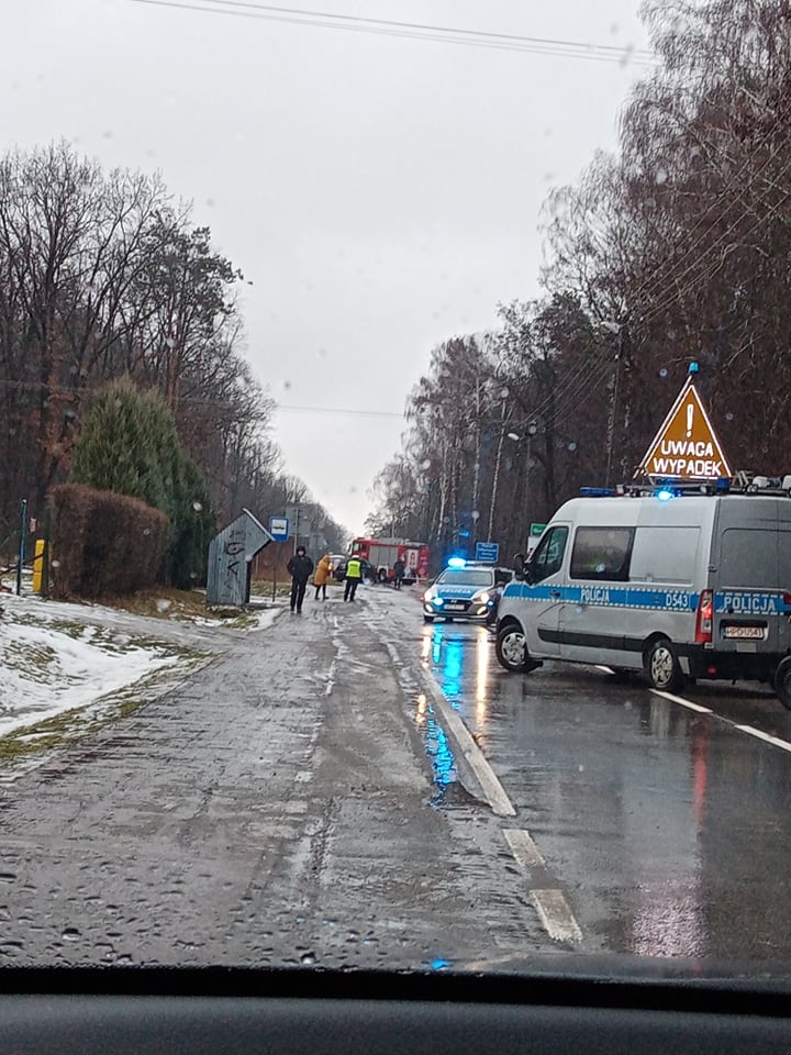 Wypadek na trasie Niemce – Jawidz. Droga jest zablokowana (zdjęcia)