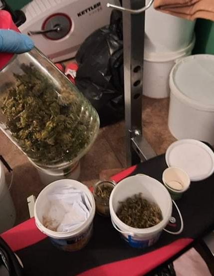 Powiedział policjantom, że znalazł 2 kg marihuany i zażywa ją na ból kręgosłupa (zdjęcia)