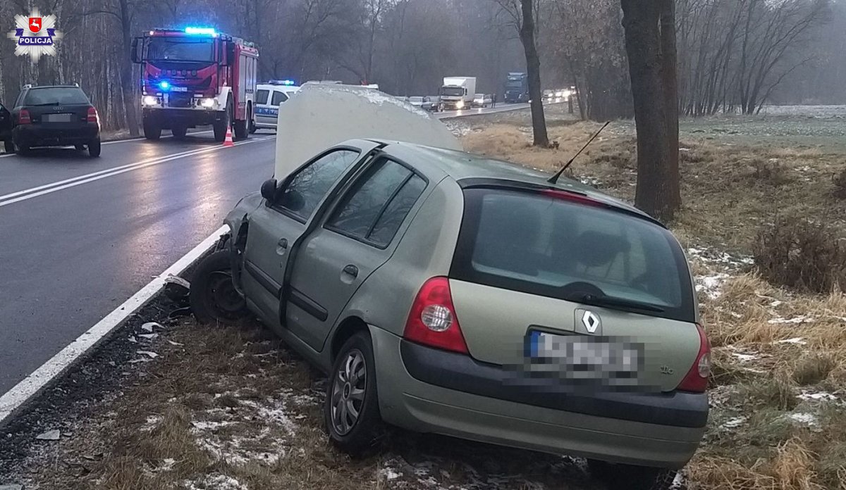 Poranne kolizje i wypadki. Marznące opady dały się we znaki kierowcom (zdjęcia)