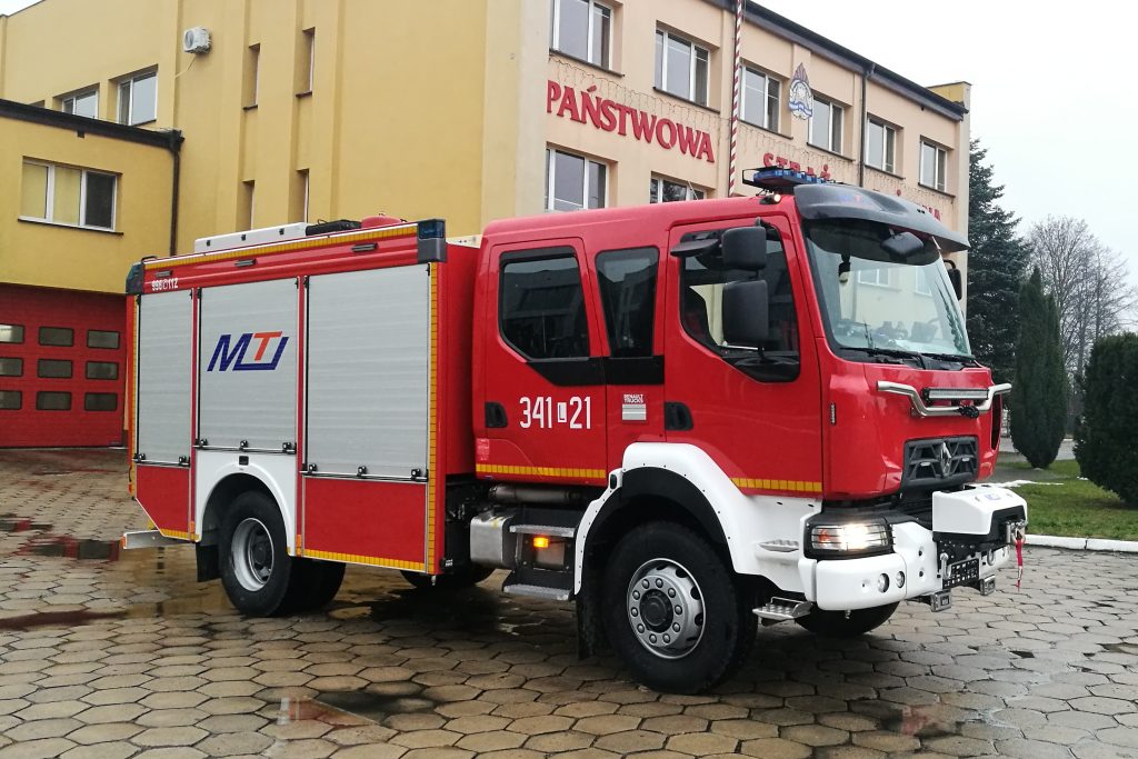 Pod koniec roku kolejne komendy straży pożarnej w regionie otrzymały nowe pojazdy (zdjęcia)