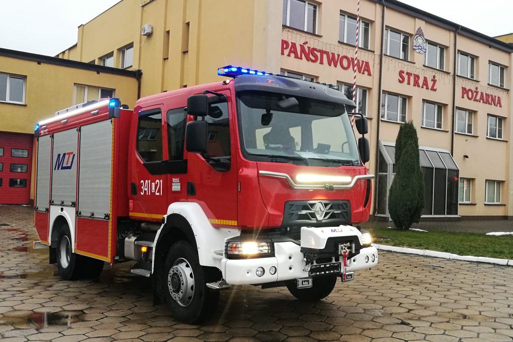 Pod koniec roku kolejne komendy straży pożarnej w regionie otrzymały nowe pojazdy (zdjęcia)